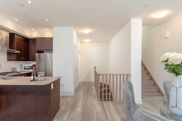 2 - 52 Holmes Ave, Townhouse with 2 bedrooms, 2 bathrooms and 1 parking in Toronto ON | Image 6