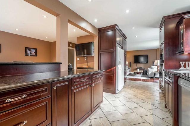 6336 Edenwood Dr, House detached with 3 bedrooms, 4 bathrooms and 4 parking in Mississauga ON | Image 6