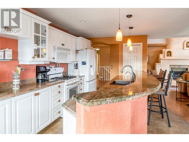 2279 Selkirk Drive, House detached with 3 bedrooms, 3 bathrooms and 2 parking in Kelowna BC | Image 12