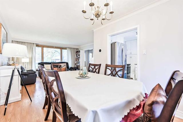 toronto - 60 Beacham Cres, House detached with 4 bedrooms, 2 bathrooms and 5 parking in Toronto ON | Image 3