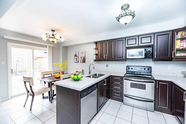 8 Tufton Cres, House detached with 3 bedrooms, 3 bathrooms and 3 parking in Brampton ON | Image 10