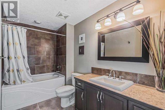 128 Mike Ralph Way Sw, House detached with 4 bedrooms, 3 bathrooms and 2 parking in Calgary AB | Image 42