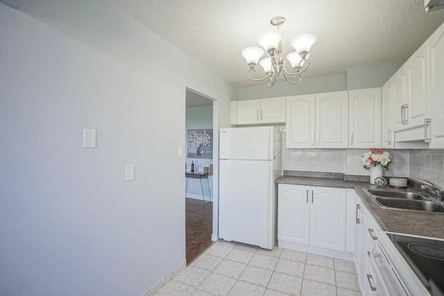 809 - 530 Lolita Gdns, Condo with 3 bedrooms, 1 bathrooms and 1 parking in Mississauga ON | Image 5