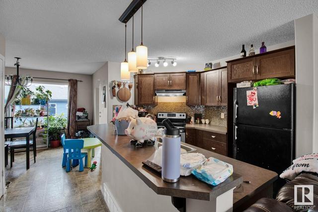 2115 32 St Nw, House semidetached with 4 bedrooms, 2 bathrooms and 2 parking in Edmonton AB | Image 4