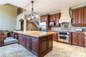 2040 Bingley Cres, House detached with 3 bedrooms, 4 bathrooms and 5 parking in Oakville ON | Image 3