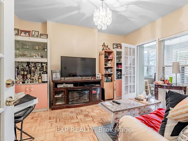 654 Crawford St, House semidetached with 5 bedrooms, 4 bathrooms and 3 parking in Toronto ON | Image 12