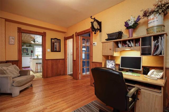 58 Burton Ave, House detached with 3 bedrooms, 2 bathrooms and 2 parking in Barrie ON | Image 6