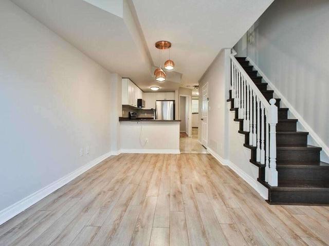 2 - 10 Turntable Cres, Townhouse with 3 bedrooms, 2 bathrooms and 1 parking in Toronto ON | Image 33