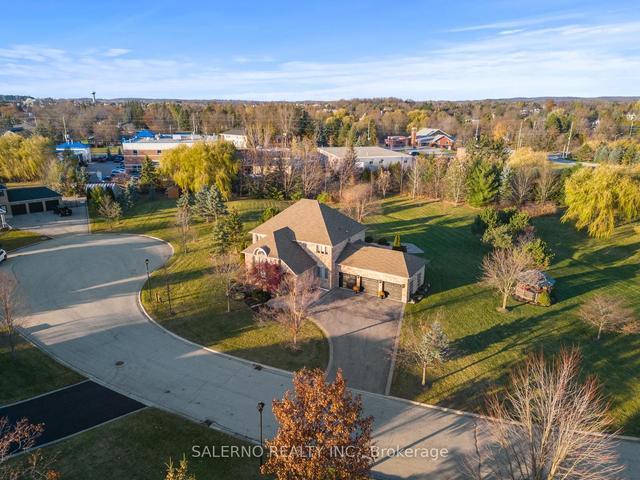 10 Farmcrest Crt, House detached with 4 bedrooms, 5 bathrooms and 12 parking in King ON | Image 1