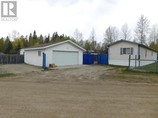 50 Pinewood Estate, Home with 3 bedrooms, 1 bathrooms and 2 parking in Clearwater County AB | Card Image