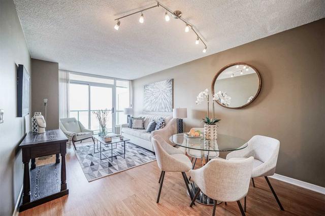 1910 - 4889 Kimbermount Ave, Condo with 1 bedrooms, 1 bathrooms and 1 parking in Mississauga ON | Image 3