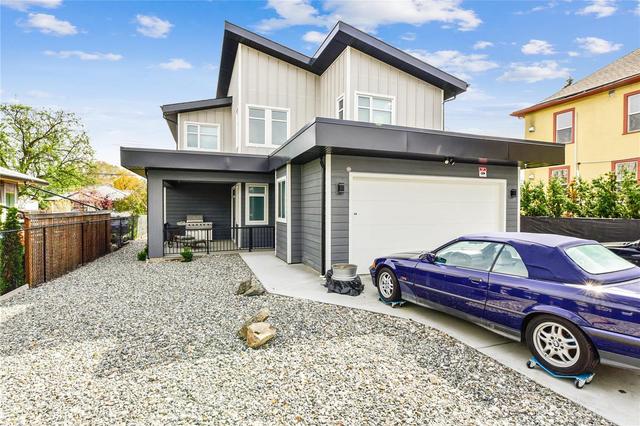 790 Elliot Avenue, House detached with 6 bedrooms, 3 bathrooms and 8 parking in Kelowna BC | Image 3