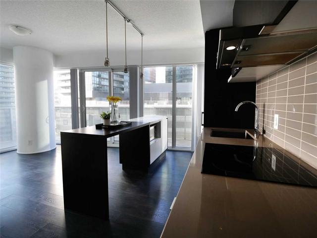1002 - 100 Harbour St, Condo with 2 bedrooms, 2 bathrooms and 0 parking in Toronto ON | Image 25