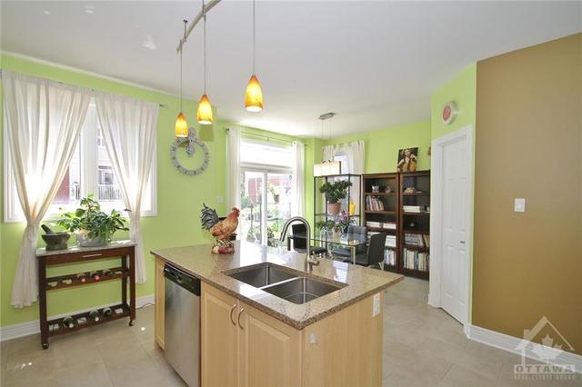 182 Lanark Avenue, Townhouse with 3 bedrooms, 3 bathrooms and 4 parking in Ottawa ON | Image 13
