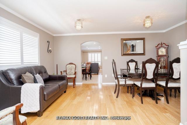 34 Jingle Cres, House semidetached with 3 bedrooms, 3 bathrooms and 3 parking in Brampton ON | Image 23