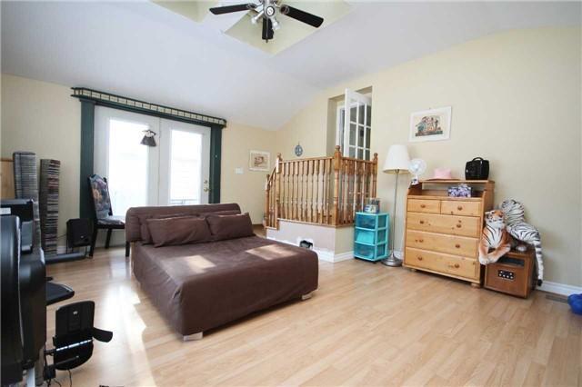 118 Elliott St, House detached with 3 bedrooms, 2 bathrooms and 4 parking in Brampton ON | Image 6