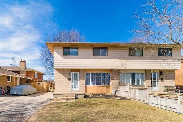 2761 Wedgewood Cres, House semidetached with 4 bedrooms, 2 bathrooms and 2 parking in Niagara Falls ON | Image 1