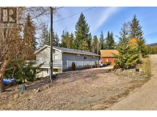 2715 Fraser Road, House other with 3 bedrooms, 3 bathrooms and 6 parking in Columbia Shuswap F BC | Image 33