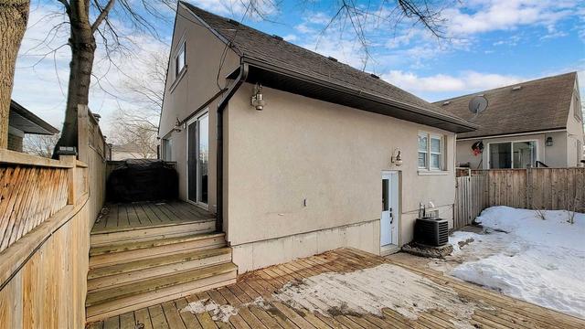 38 Clearbrooke Circ, House detached with 2 bedrooms, 2 bathrooms and 5 parking in Toronto ON | Image 35