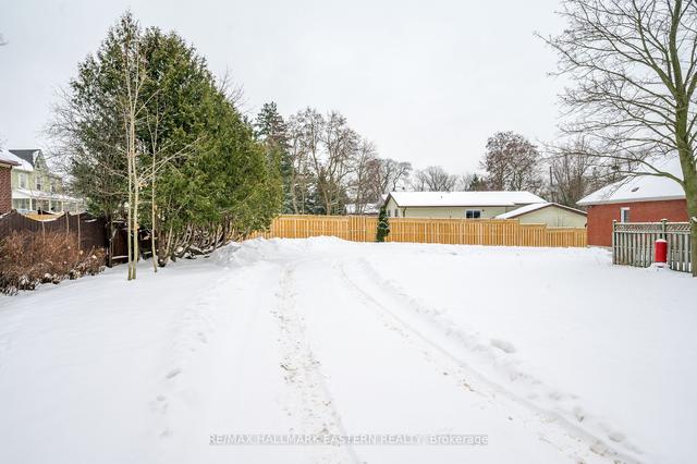 754 Chemong Rd, House attached with 3 bedrooms, 1 bathrooms and 4 parking in Peterborough ON | Image 21