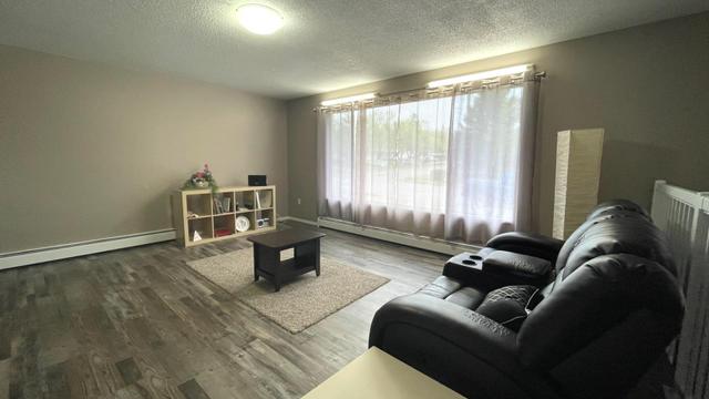 5340 52 Street, House detached with 4 bedrooms, 1 bathrooms and 3 parking in Provost AB | Image 4