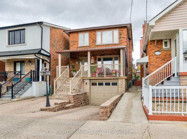 39 Rogers Rd, House detached with 3 bedrooms, 3 bathrooms and 3 parking in Toronto ON | Image 12