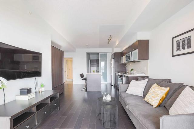 4209 - 386 Yonge St, Condo with 2 bedrooms, 2 bathrooms and 1 parking in Toronto ON | Image 7