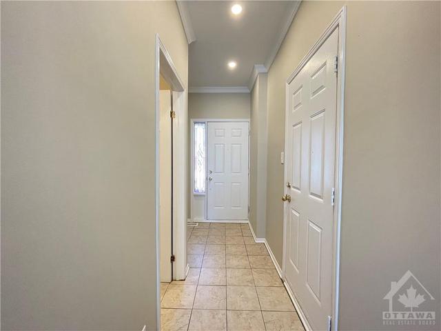 218 Beatrice Drive, Townhouse with 3 bedrooms, 3 bathrooms and 3 parking in Ottawa ON | Image 2