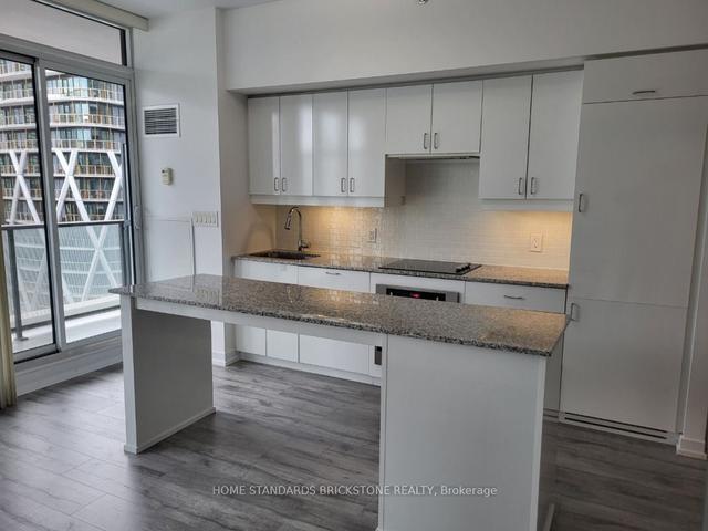 3306 - 426 University Ave, Condo with 1 bedrooms, 1 bathrooms and 0 parking in Toronto ON | Image 3