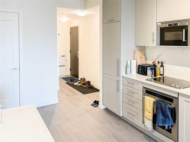 1017 - 330 Richmond St W, Condo with 1 bedrooms, 1 bathrooms and 1 parking in Toronto ON | Image 3