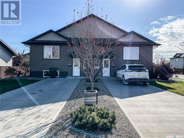 3 - 191 16th Street, House attached with 3 bedrooms, 2 bathrooms and null parking in Battleford SK | Image 1