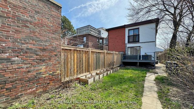 190 Chatham Ave, House semidetached with 3 bedrooms, 1 bathrooms and 2 parking in Toronto ON | Image 20
