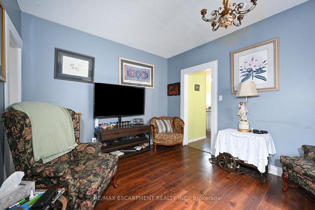 207 Rawdon St, House detached with 3 bedrooms, 1 bathrooms and 4 parking in Brantford ON | Image 3