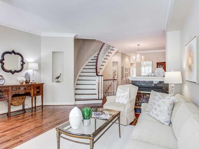 94 Pleasant Blvd, Townhouse with 3 bedrooms, 3 bathrooms and 2 parking in Toronto ON | Image 12
