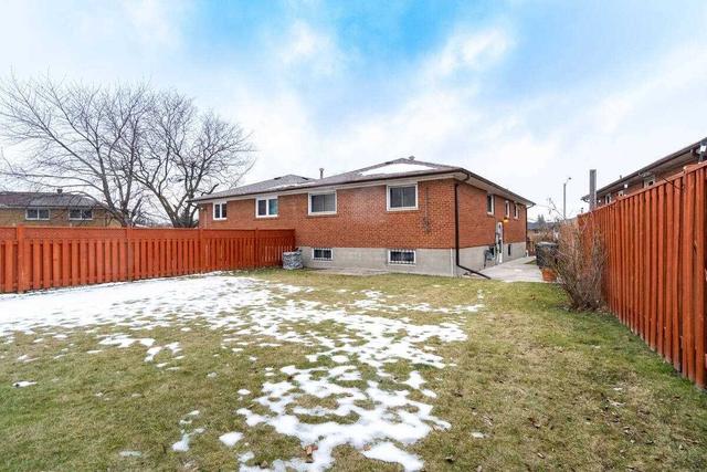 7054 Darcel Ave, House semidetached with 3 bedrooms, 2 bathrooms and 4 parking in Mississauga ON | Image 29
