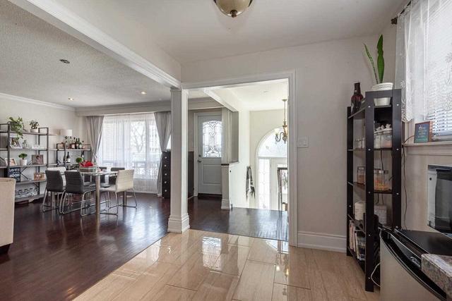 795 Consort Cres, House semidetached with 3 bedrooms, 2 bathrooms and 6 parking in Mississauga ON | Image 9