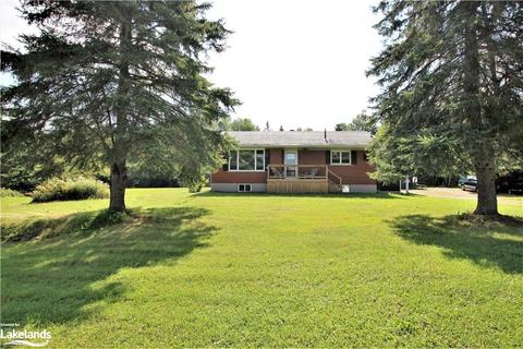 8185 Highway 522, House detached with 2 bedrooms, 1 bathrooms and 6 parking in Parry Sound, Unorganized, Centre Part ON | Card Image