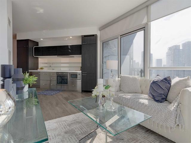 3706 - 45 Charles St E, Condo with 1 bedrooms, 1 bathrooms and 0 parking in Toronto ON | Image 2