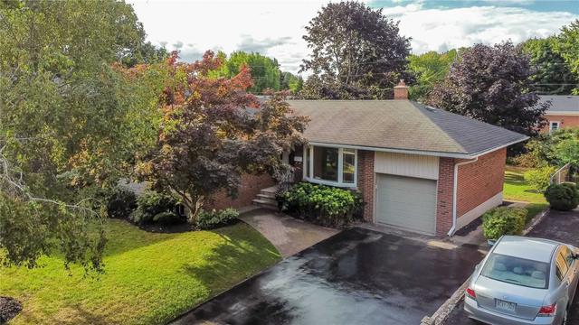 398 Strathcona Dr, House detached with 3 bedrooms, 1 bathrooms and 4 parking in Burlington ON | Image 29