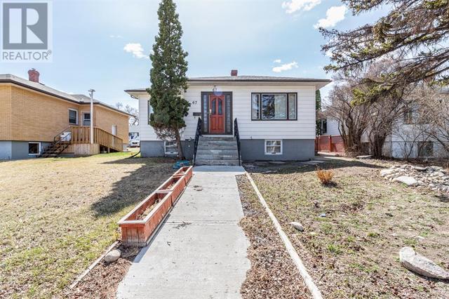 67 3 Street Sw, House detached with 4 bedrooms, 2 bathrooms and 1 parking in Medicine Hat AB | Card Image