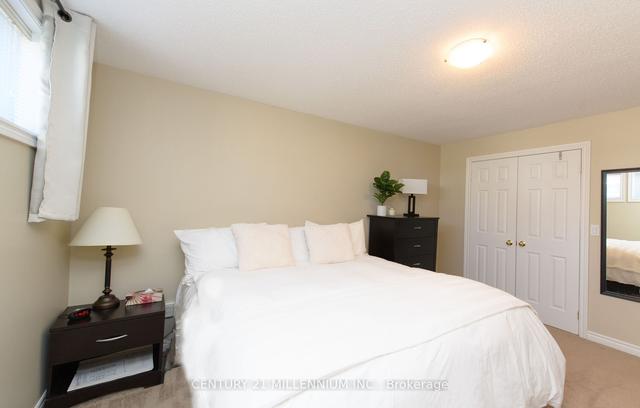 12 Surfside Cres, Condo with 5 bedrooms, 3 bathrooms and 4 parking in Collingwood ON | Image 11