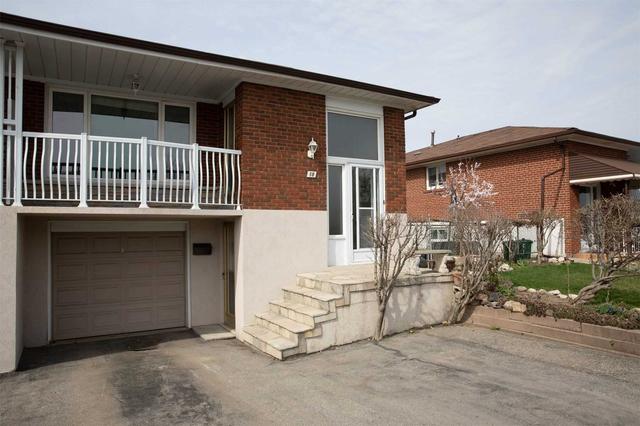 18 Marilyn Pl, House semidetached with 4 bedrooms, 2 bathrooms and 4 parking in Vaughan ON | Image 12