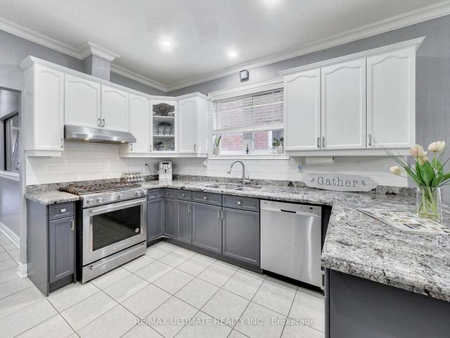 436 Gilbert Ave, House semidetached with 3 bedrooms, 4 bathrooms and 5 parking in Toronto ON | Image 2