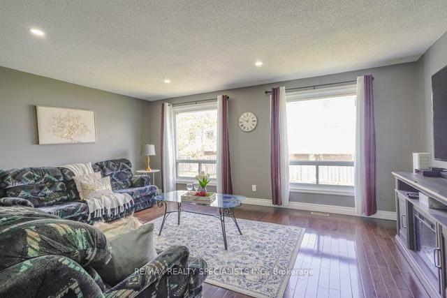 51 Franklin Crt, Townhouse with 3 bedrooms, 2 bathrooms and 2 parking in Brampton ON | Image 12