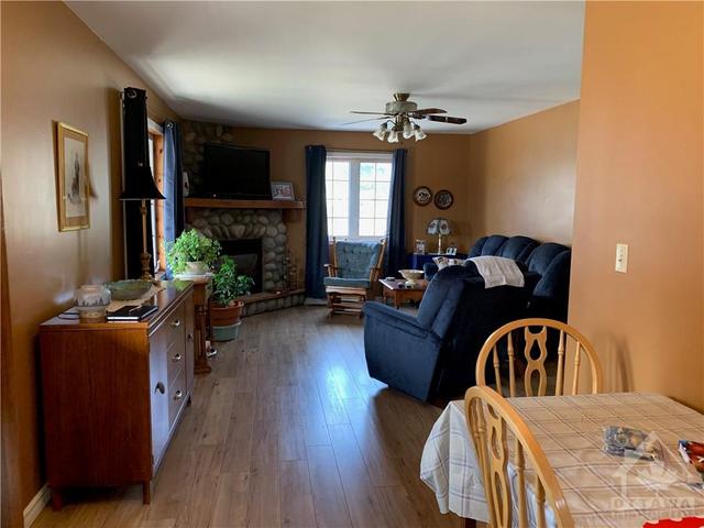 16 Brock Street, House detached with 2 bedrooms, 1 bathrooms and 6 parking in Rideau Lakes ON | Image 8