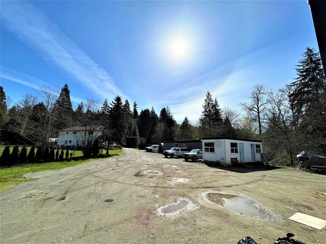 24701 108 Avenue, House detached with 3 bedrooms, 3 bathrooms and null parking in Maple Ridge BC | Image 16