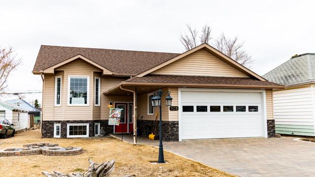 909 8 Avenue, House detached with 4 bedrooms, 3 bathrooms and 6 parking in Wainwright AB | Image 37