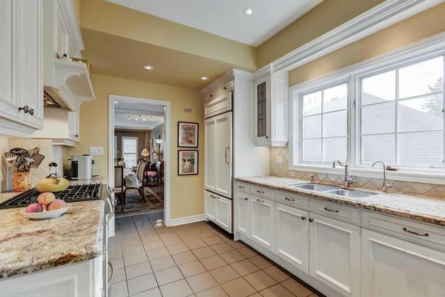 10 Cole Millway, Townhouse with 3 bedrooms, 4 bathrooms and 2 parking in Toronto ON | Image 8