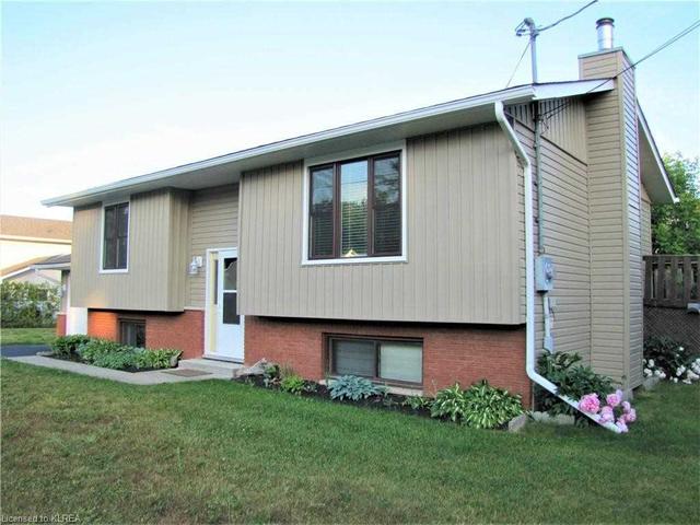 46 Taylor St, House detached with 2 bedrooms, 2 bathrooms and 3 parking in Kawartha Lakes ON | Image 22