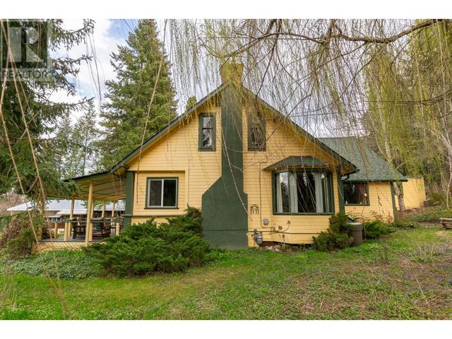 841 Foothill Road Sw, House detached with 3 bedrooms, 2 bathrooms and 2 parking in Salmon Arm BC | Image 3